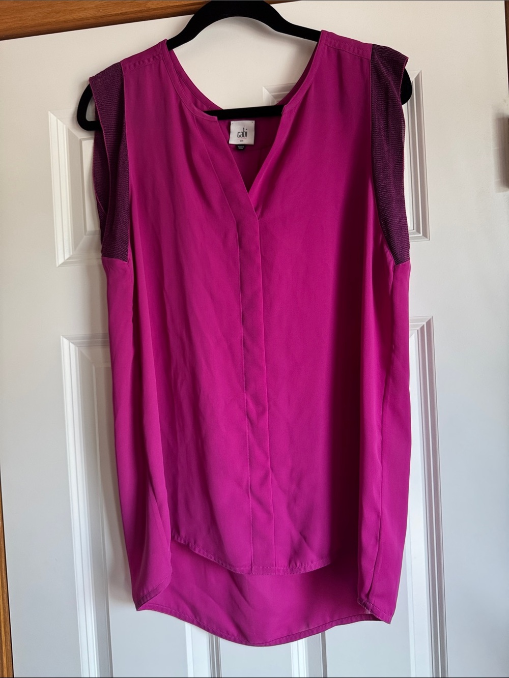 EUC CAbi Sleeveless V-Neck Shell in Bright Magenta w/Plum Accents size small